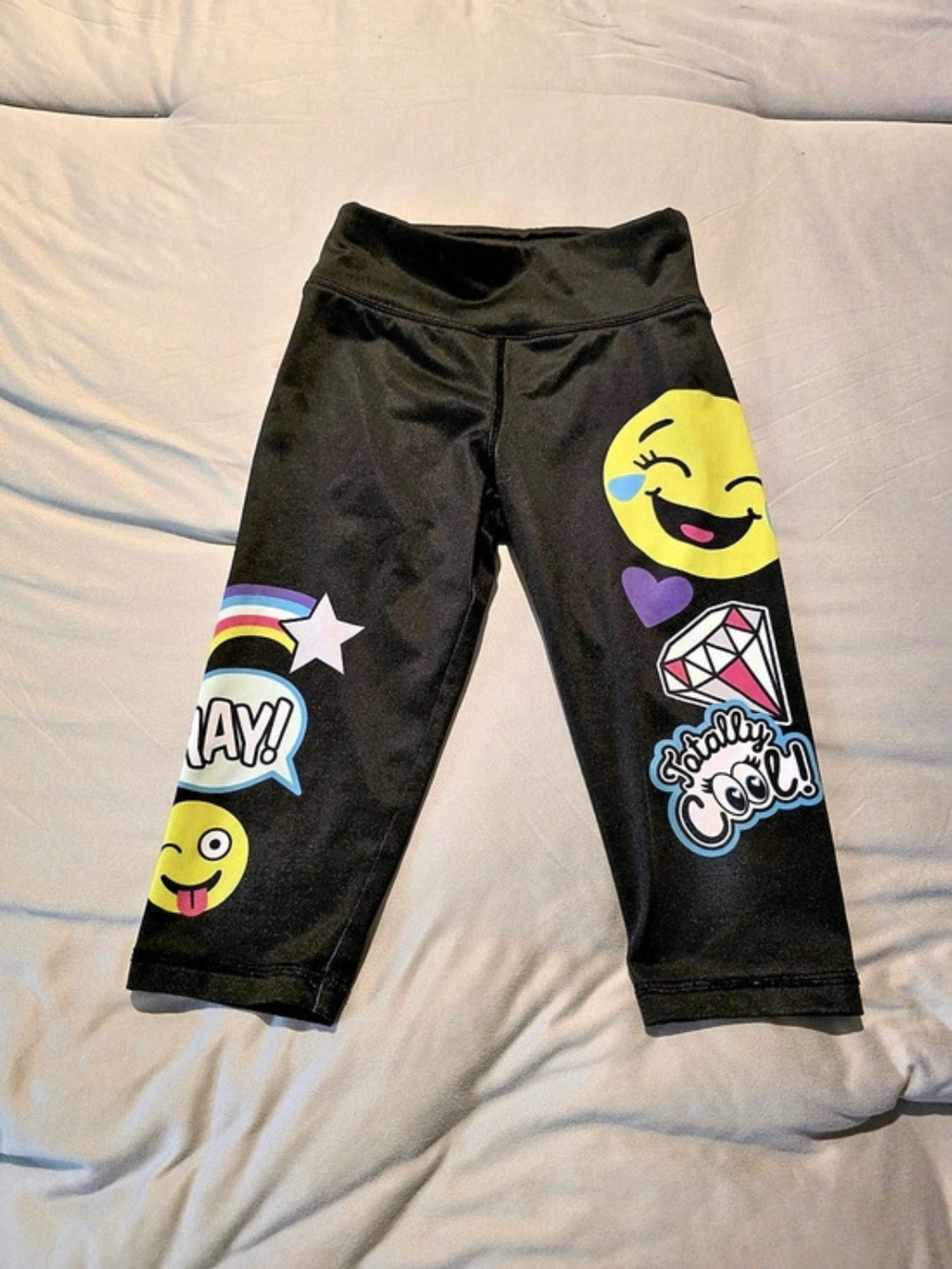 Kids Graphic Capri Leggings in Black & Yellow With Emojis Like New